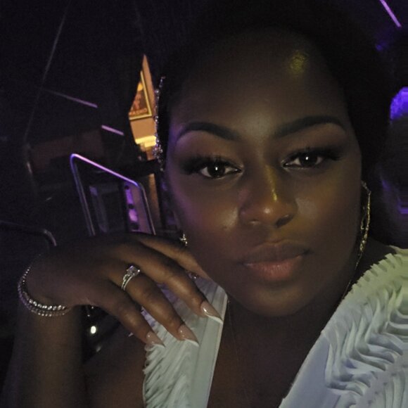 Meet your Posher, Juliana - Picture 1 of 1